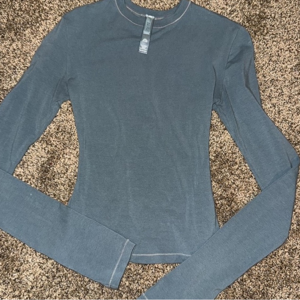 Elegant Long Sleeve Blue Tee